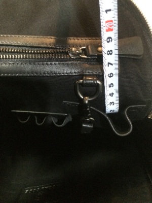 リュック中_小ポッケ右タテ