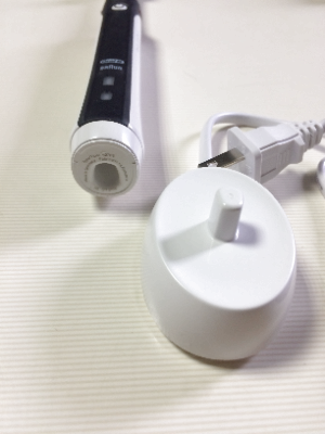 本体底＋充電器